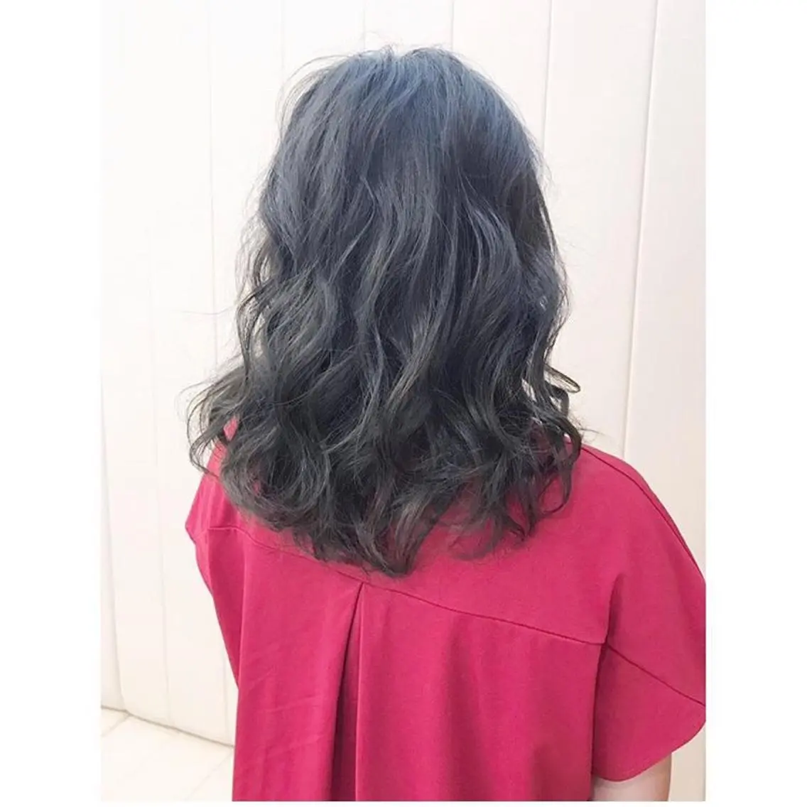 ミディアム カラー アッシュ アッシュグレー ダークアッシュ ヘアカラー 高木 麻知子のヘアスタイル