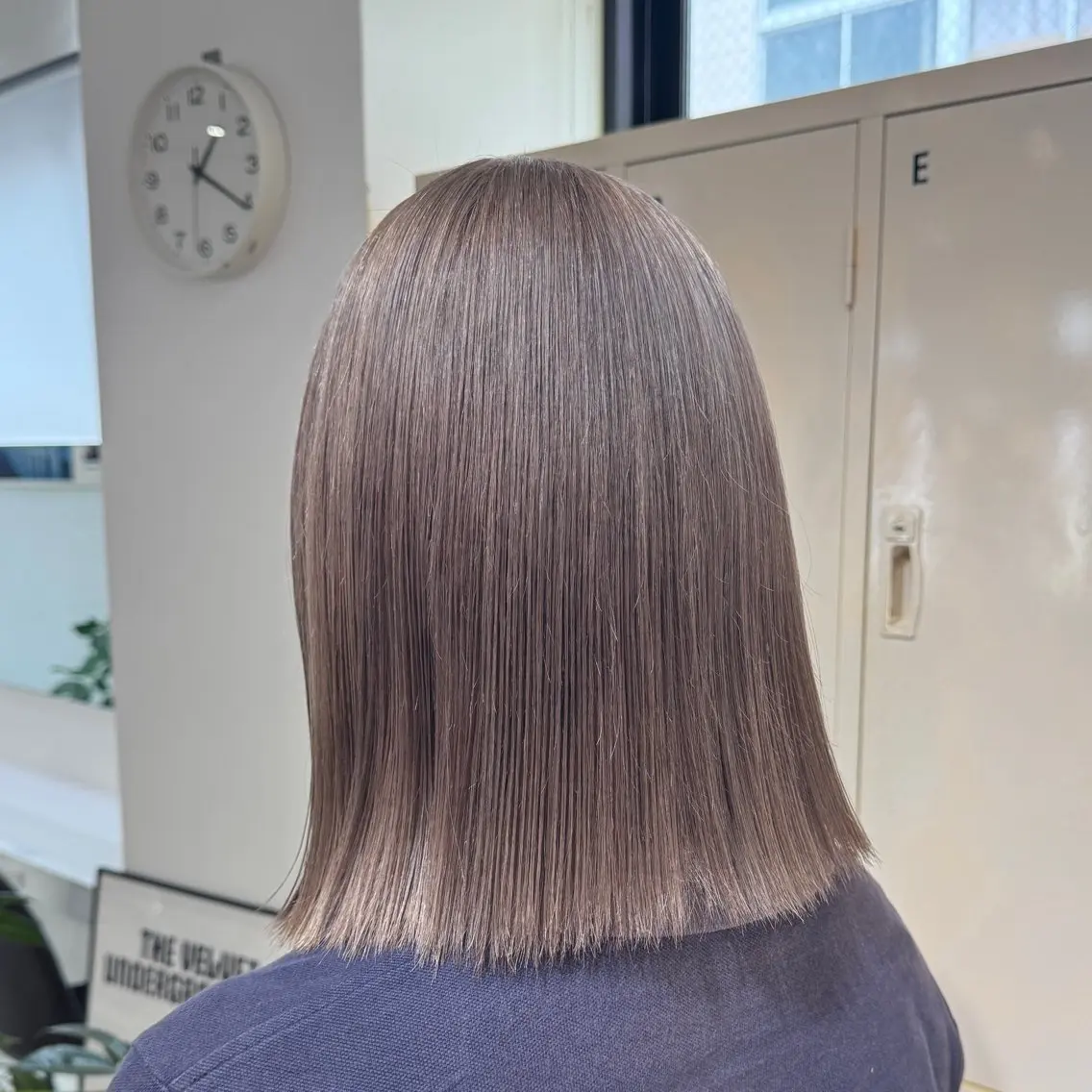 ミディアム カット ヘアカラー トリートメント 艶髪ハイトーン× ボブ🥣アイネのヘアスタイル