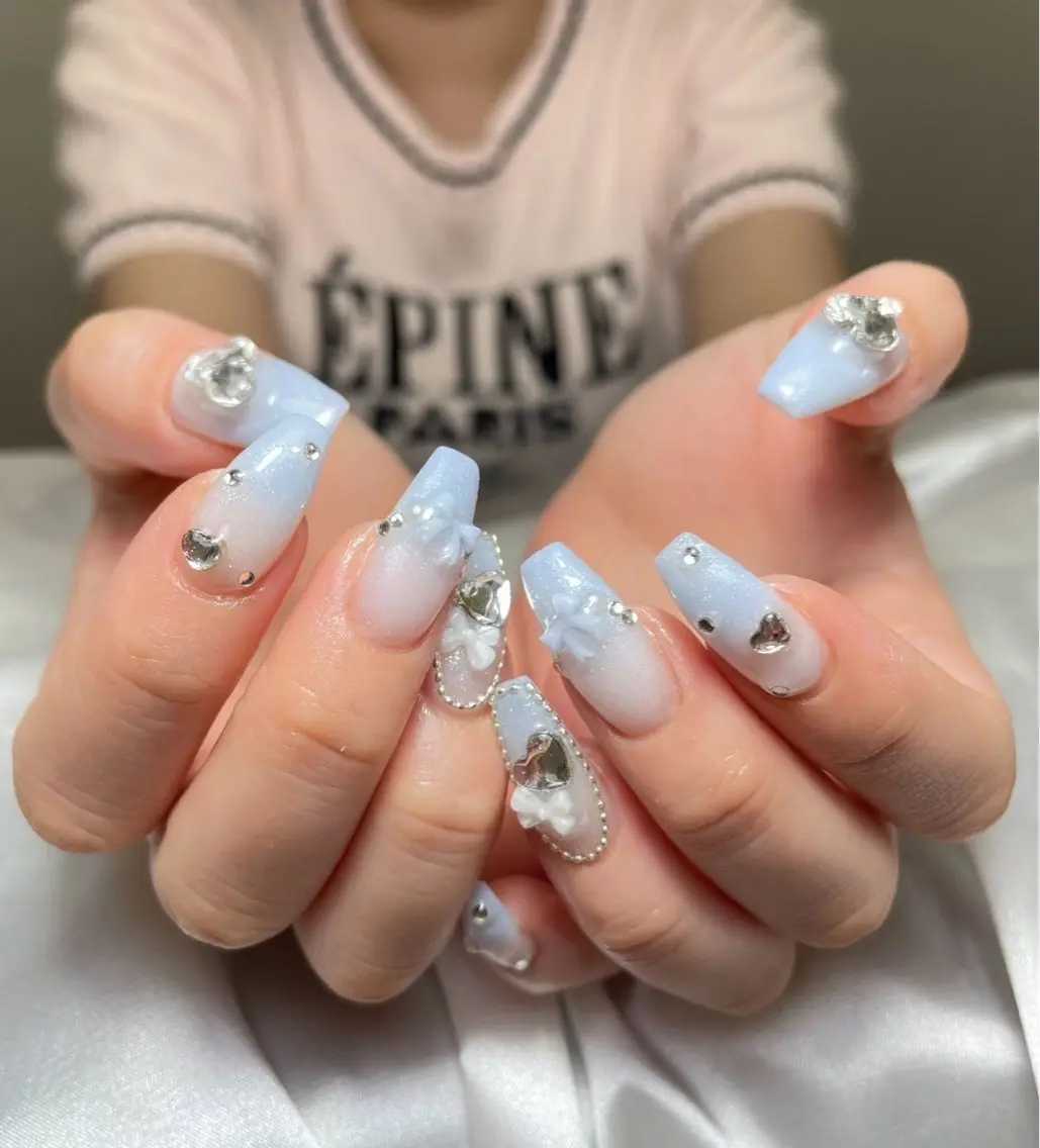 ネイル チークネイル 長さ出し フットネイル ジェルネイル 卒業式 𝓐𝓷𝓻𝓲 XiinhNailのネイルデザイン