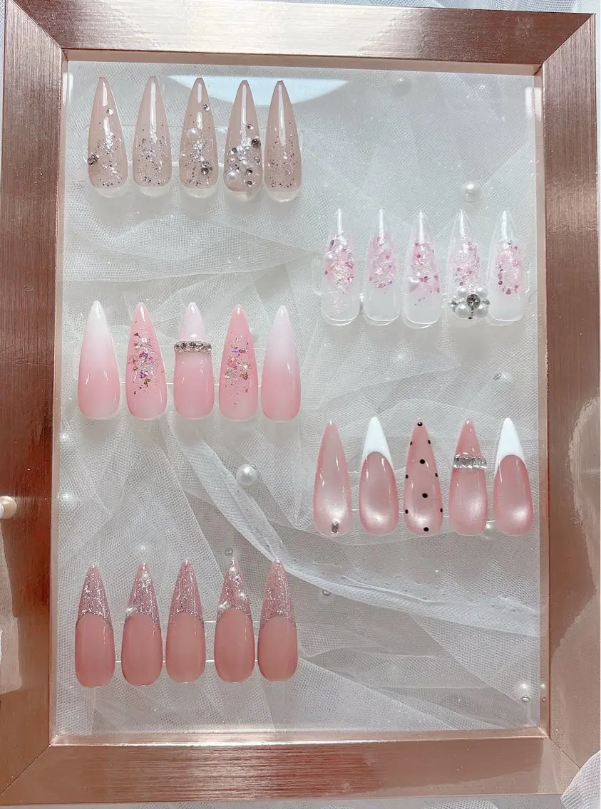 ✨ チップ長さ出し✨定額デザイン、色変更🉑✨ソフトジェルオフ込みの写真