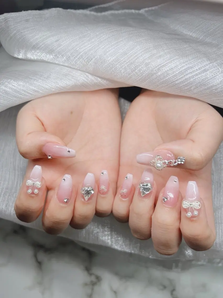 ネイル 長さ出し グラデーション 卒業式 キラキラネイル マグネットネイル ハンドネイル Lee Nails チップ長さだし専門店のネイルデザイン