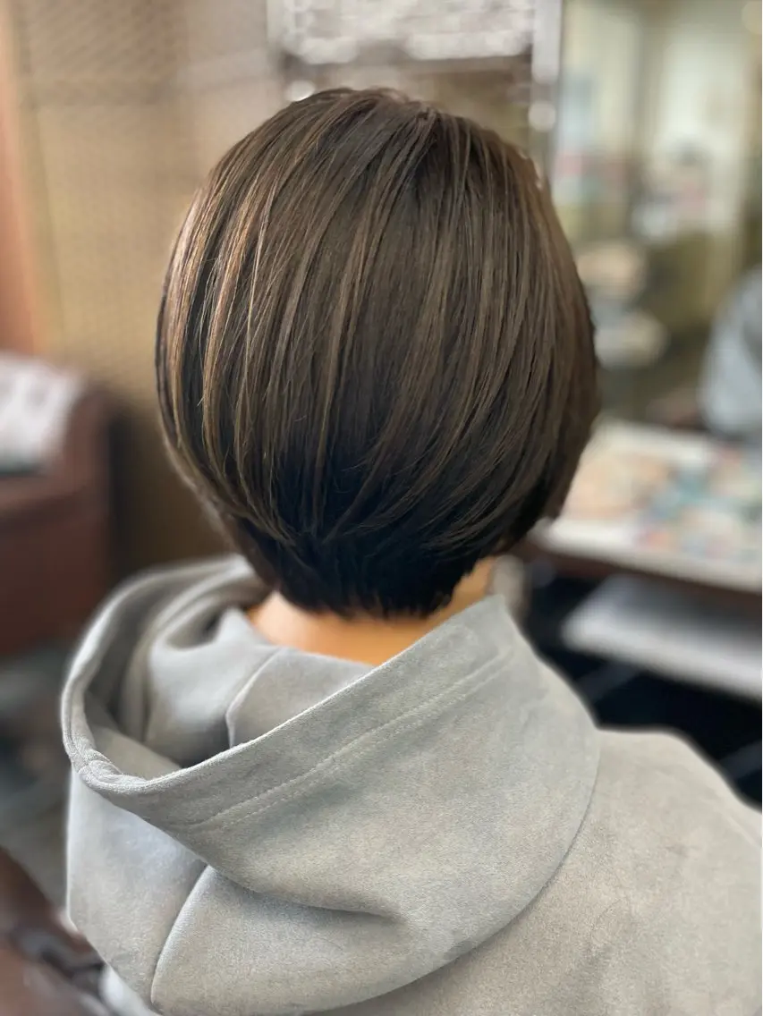 ショート カラー グラデーションカラー グレージュ オリーブグレージュ オリーブグレー ショートヘア カット ヘアカラー トリートメント 沢田 瞳のヘアスタイル