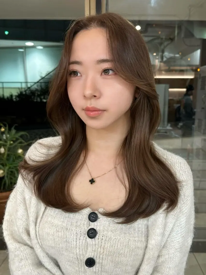 セミロング カラー ベージュカラー ブリーチ ブリーチなしカラー レイヤーカット カット ヘアカラー 韓国ヘア🦢🖤 Sayumiのヘアスタイル