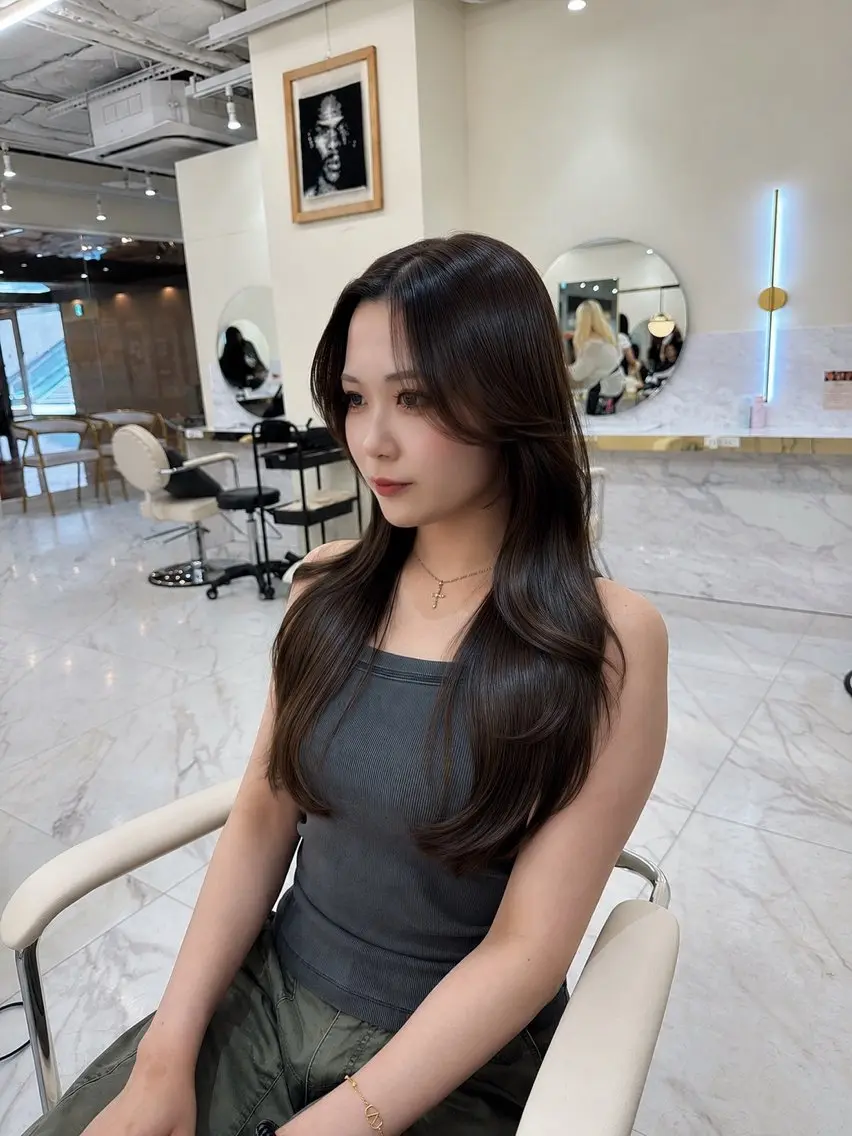 セミロング カラー ヘアアレンジ ブラウンカラー 透明感カラー くすみブラウン レイヤーカット 似合わせカット カット ヘアカラー 縮毛矯正 トリートメント 髪質改善×レイヤー 🫧松野力也のヘアスタイル