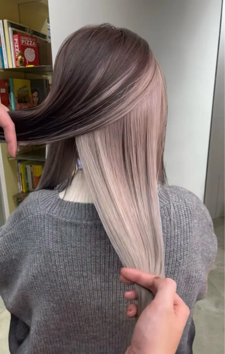 セミロング カラー ベージュカラー ブリーチ ピンクカラー ヘアカラー トリートメント ケア剤オタク×海外 ヘア長谷川裕起のヘアスタイル