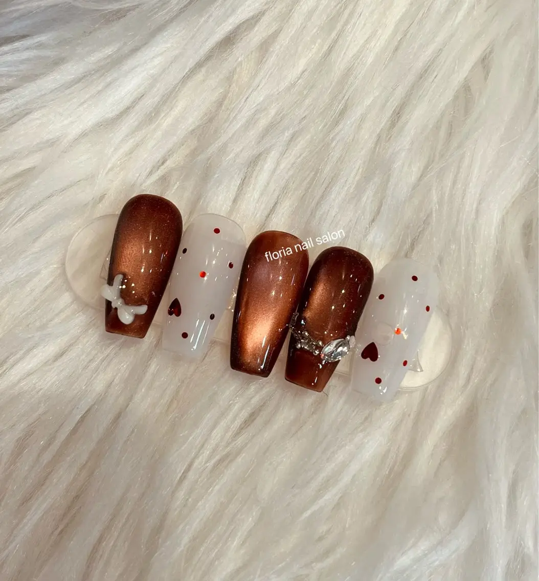 ネイル アートネイル ボルドー チークネイル ドット フレンチネイル ハンドネイル Floria nail salonのネイルデザイン