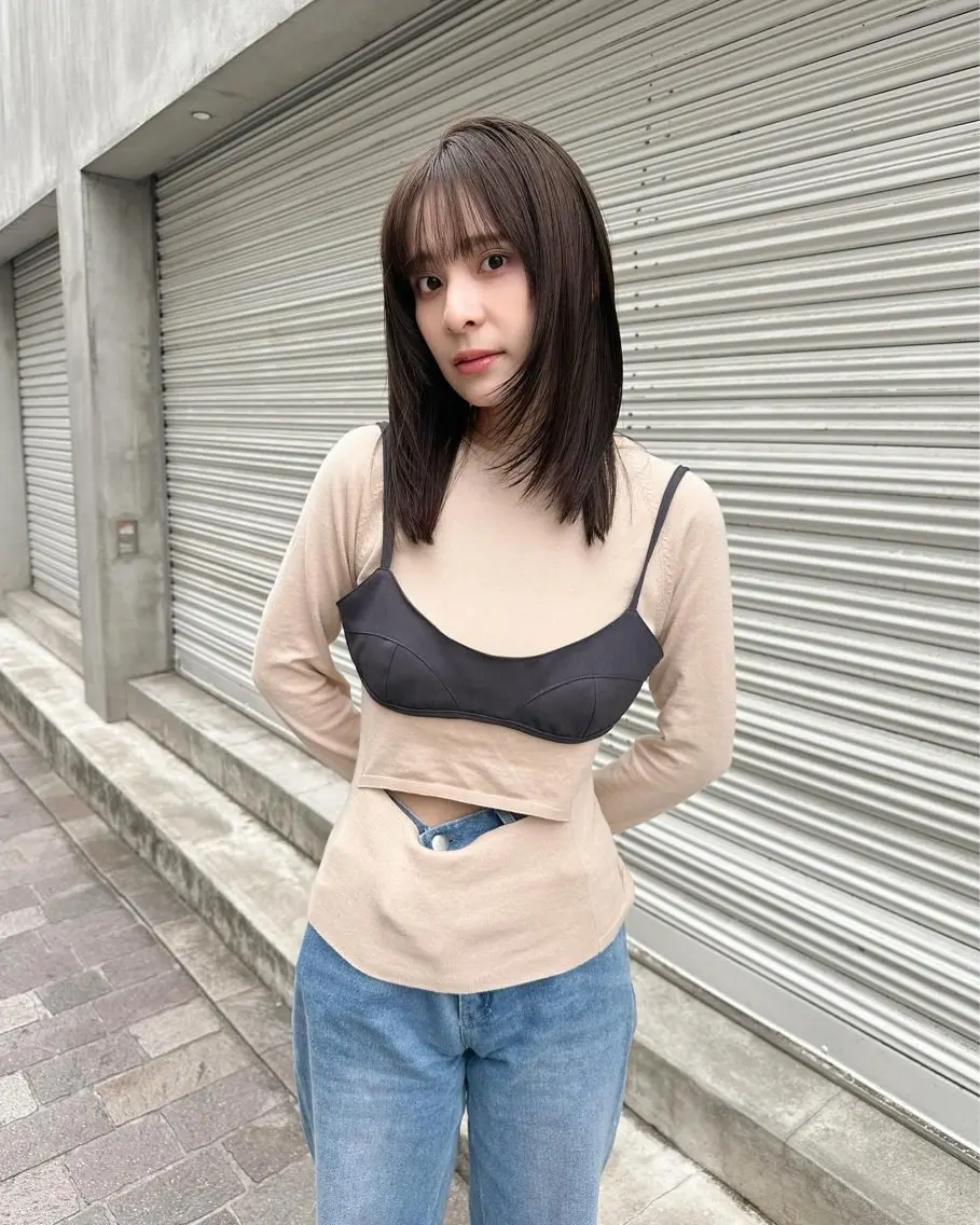 ミディアム 顔まわりレイヤー レイヤーカット 鎌倉 彩のヘアスタイル
