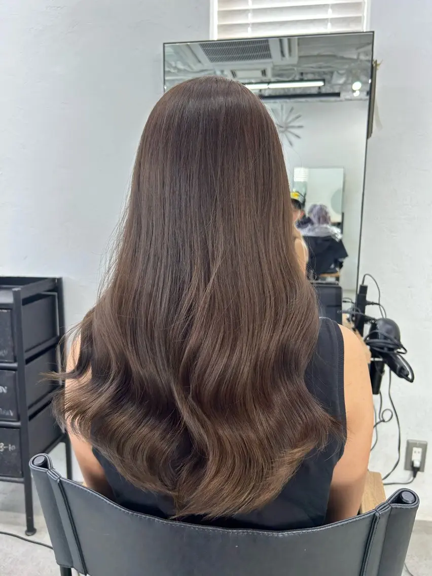 セミロング カラー アッシュ アッシュブラウン ブリーチ ブラウンカラー ダブルカラー RYOSUKE ハイトーンのヘアスタイル