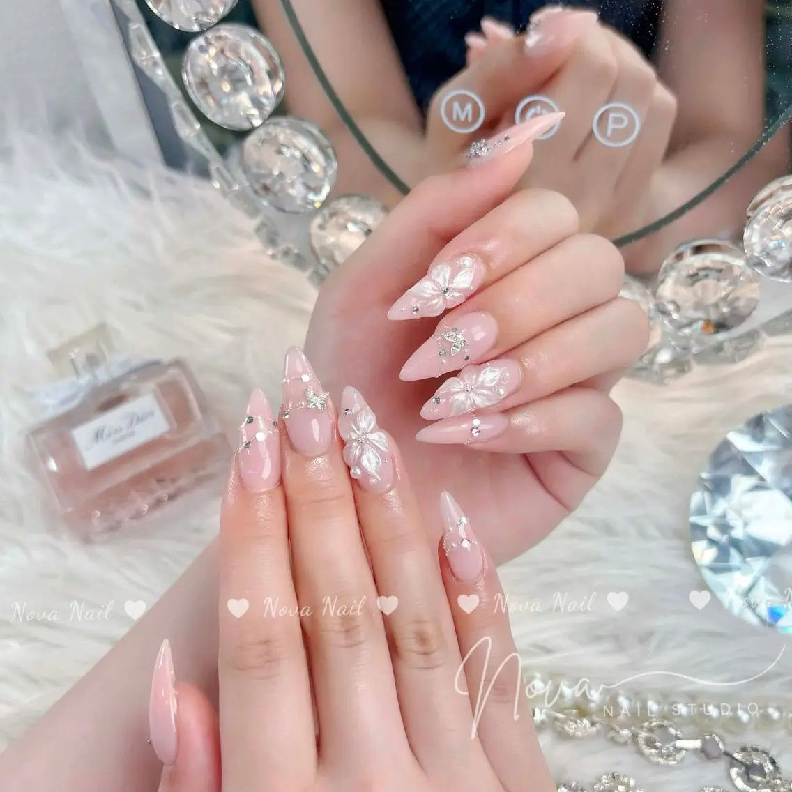 ネイル フレンチネイル ジェルネイル ガーリー キラキラネイル 韓国ネイル ハンドネイル ハンドケア Kitty Nail Novaのネイルデザイン