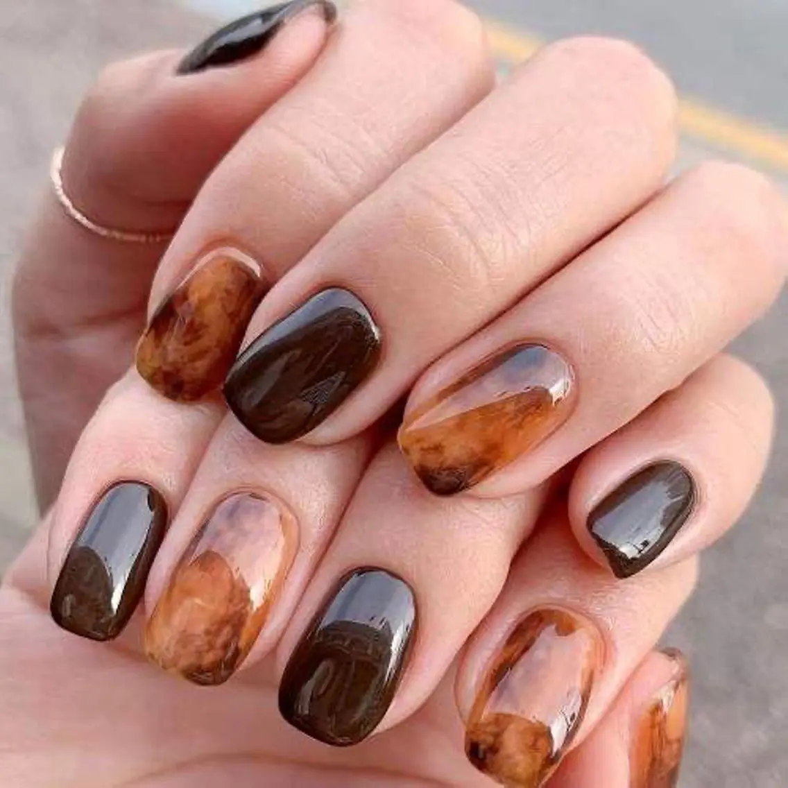 ショート ネイル べっ甲ネイル ニュアンスネイル GLADnail nuanceのネイルデザイン