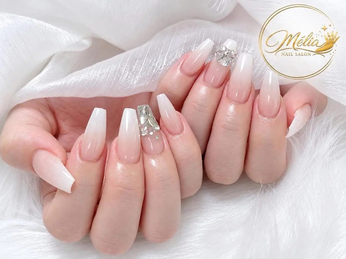 ネイル ボルドー ブラウン ハロウィン ハート キラキラネイル Melia Nail Nambaのネイルデザイン