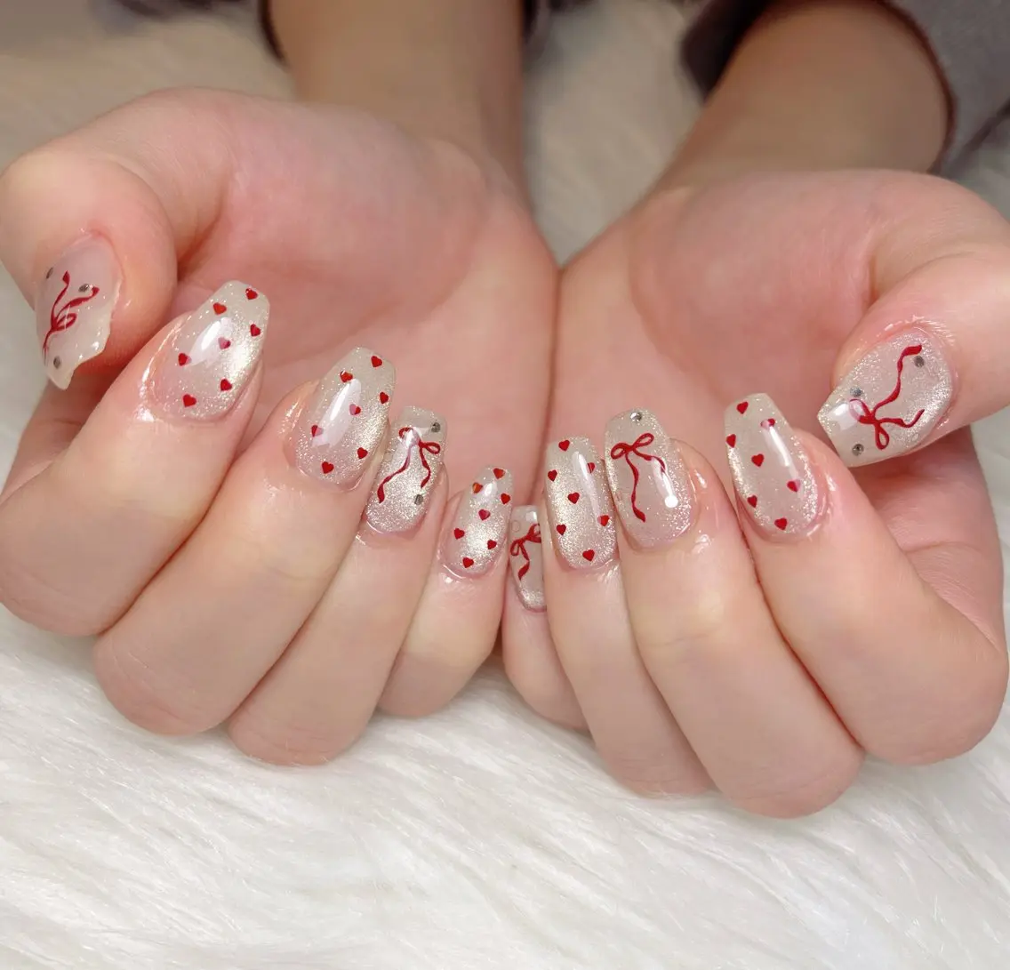 ネイル アートネイル ボルドー フレンチネイル ハート 韓国ネイル ハンドネイル Floria nail salonのネイルデザイン