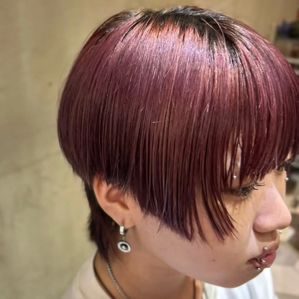 ショート カラー ベージュカラー ブリーチ ブロンド ハイトーンカラー ミルクティーベージュ ヘアカラー ハイトーン🎨/ パーマ🌀/堀江輝起のヘアスタイル