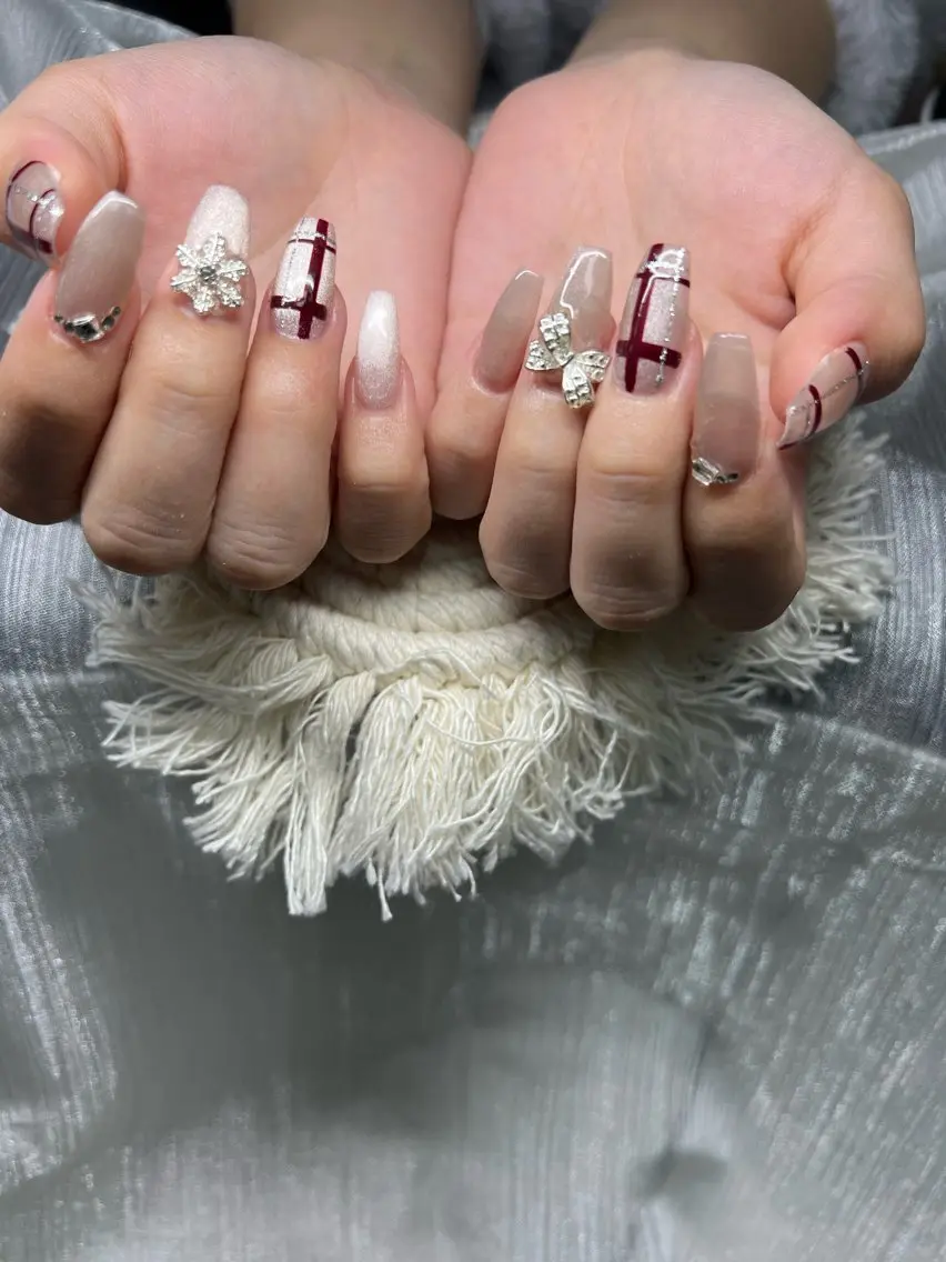 ネイル オーロラネイル チークネイル 長さ出し フットネイル フレンチネイル ハンドネイル Lee Nailsのネイルデザイン