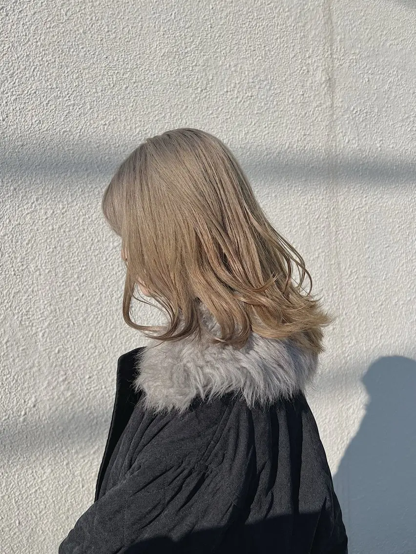 セミロング カラー ベージュカラー ブリーチ ミルクティーベージュ ヘアカラー トリートメント 似合わせ×扱いやすさ /ボブ/澁谷礼一のヘアスタイル