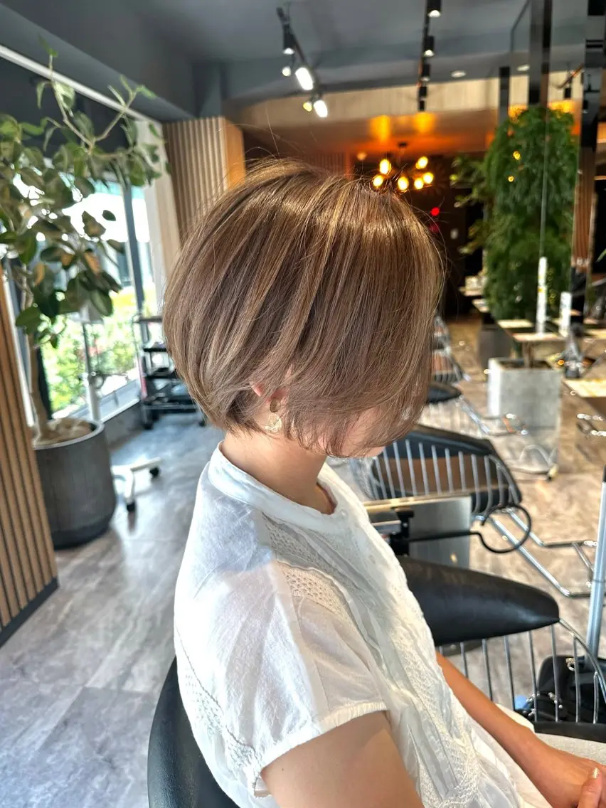 ショート 外国人風カラー ハイライト カット ヘアカラー パーマ 縮毛矯正 トリートメント ヘッドスパ 美髪矯正/酸性ストレ ート/艶カラー/堅田のヘアスタイル