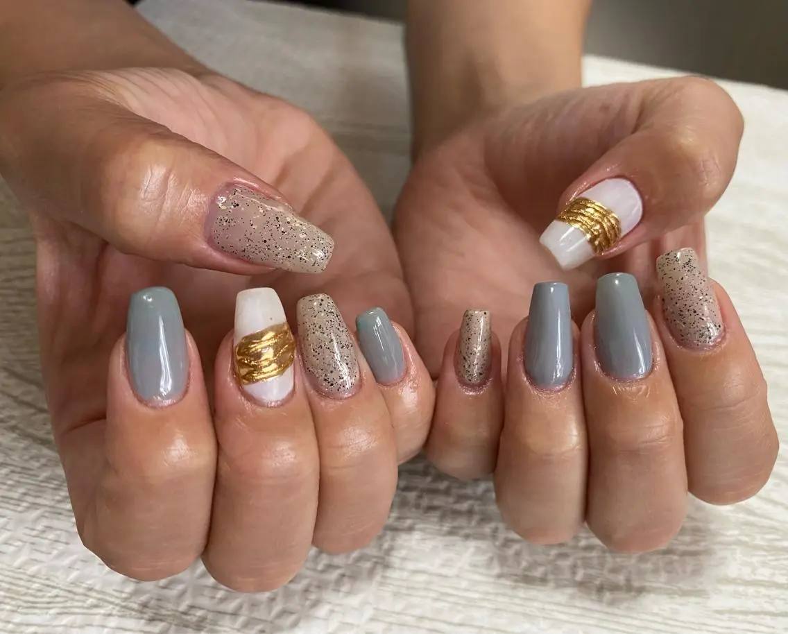 ネイル ブルー ミラーネイル ニュアンスネイル スクエアネイル ハンドネイル Ulu Nail 🌱MOMOKAのネイルデザイン