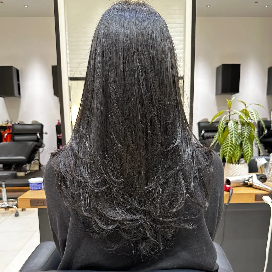ロング カラー グレージュ オリーブグレージュ オリーブグレー 韓国風ヘア レイヤーカット レイヤー/グレージュ メンズパーマのヘアスタイル