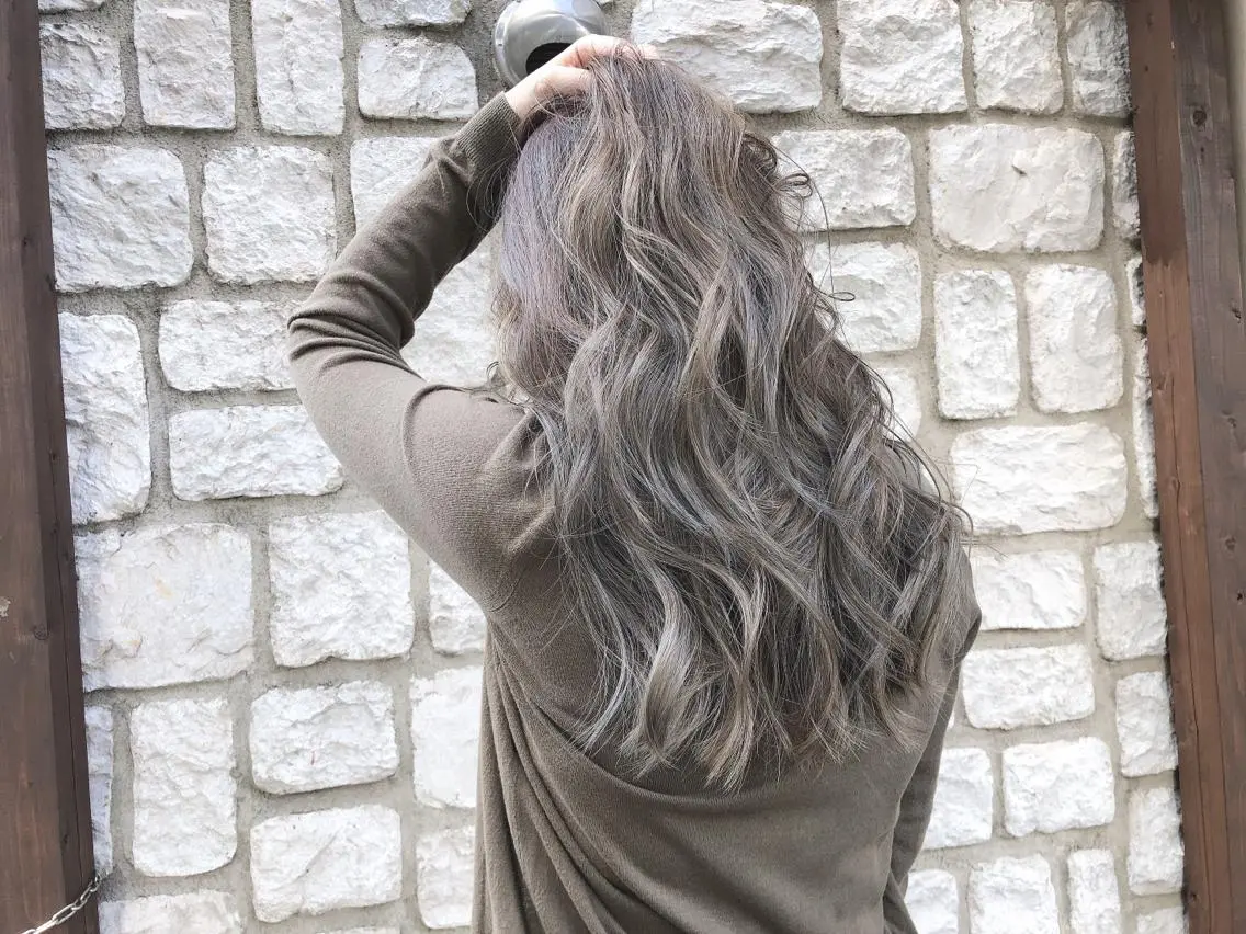 ロング カラー パーマ ヘアアレンジ メンズ キッズ ネイル マツエク・マツパ メンズバレイヤージュ アッシュ バレイヤージュ レイヤーカット カット ヘアカラー トリートメント 髪質改善/透明感 OAK兵庫のヘアスタイル