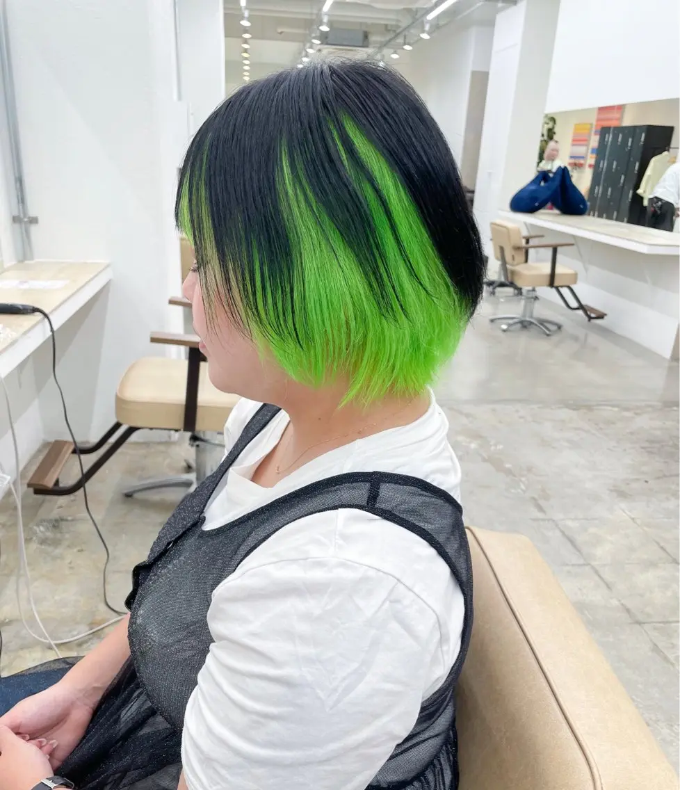 ミディアム カラー 黒髪 デザインカラー ハイトーンカラー インナーカラー ヘアカラー トリートメント ハイトーン/レイヤー /ケアブリーチ石川治のヘアスタイル