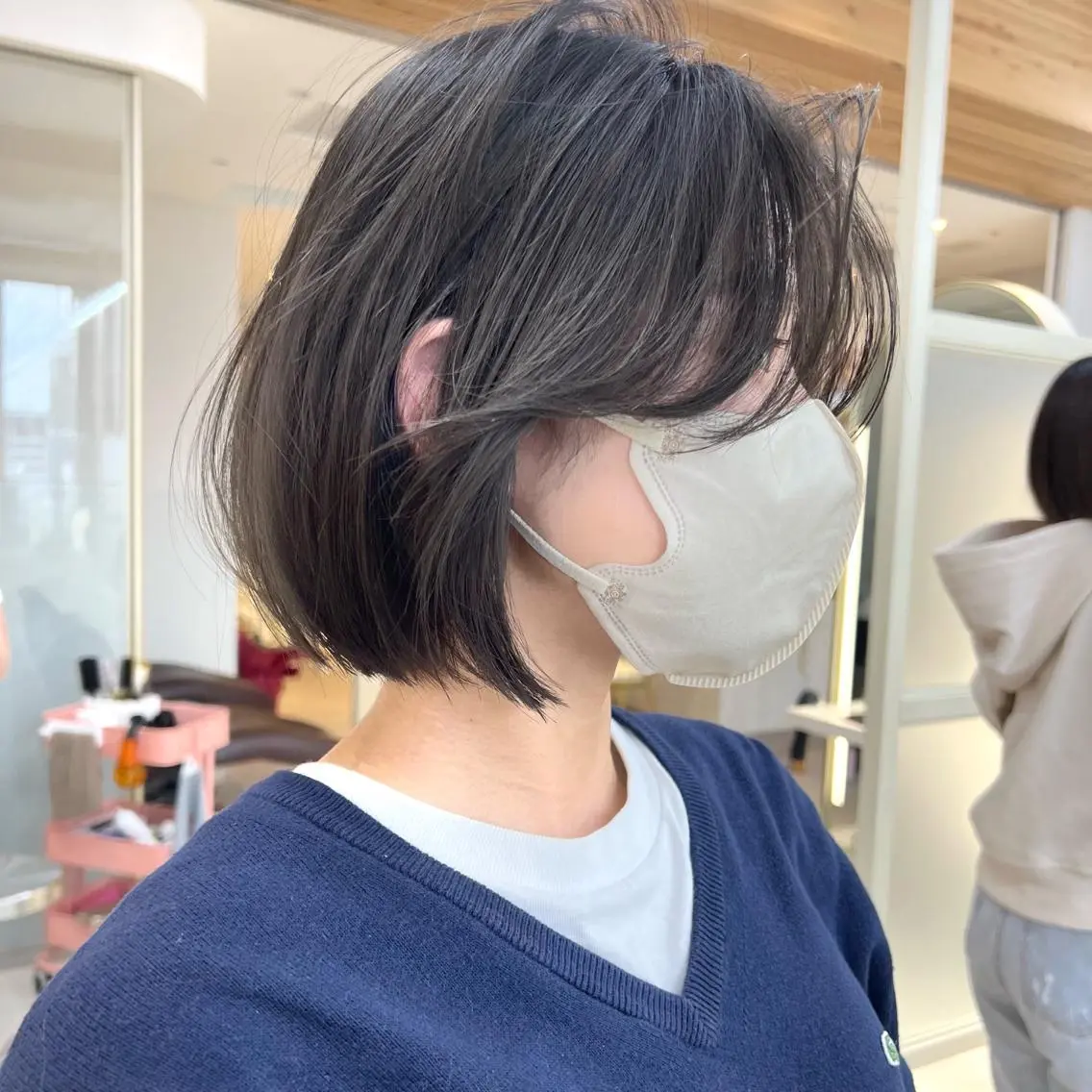 ミディアム カラー 切りっぱなしボブ ブリーチ グレージュ ハイトーンカラー ボブ カット ヘアカラー トリートメント レイヤー専門家 ダブルカラー修のヘアスタイル