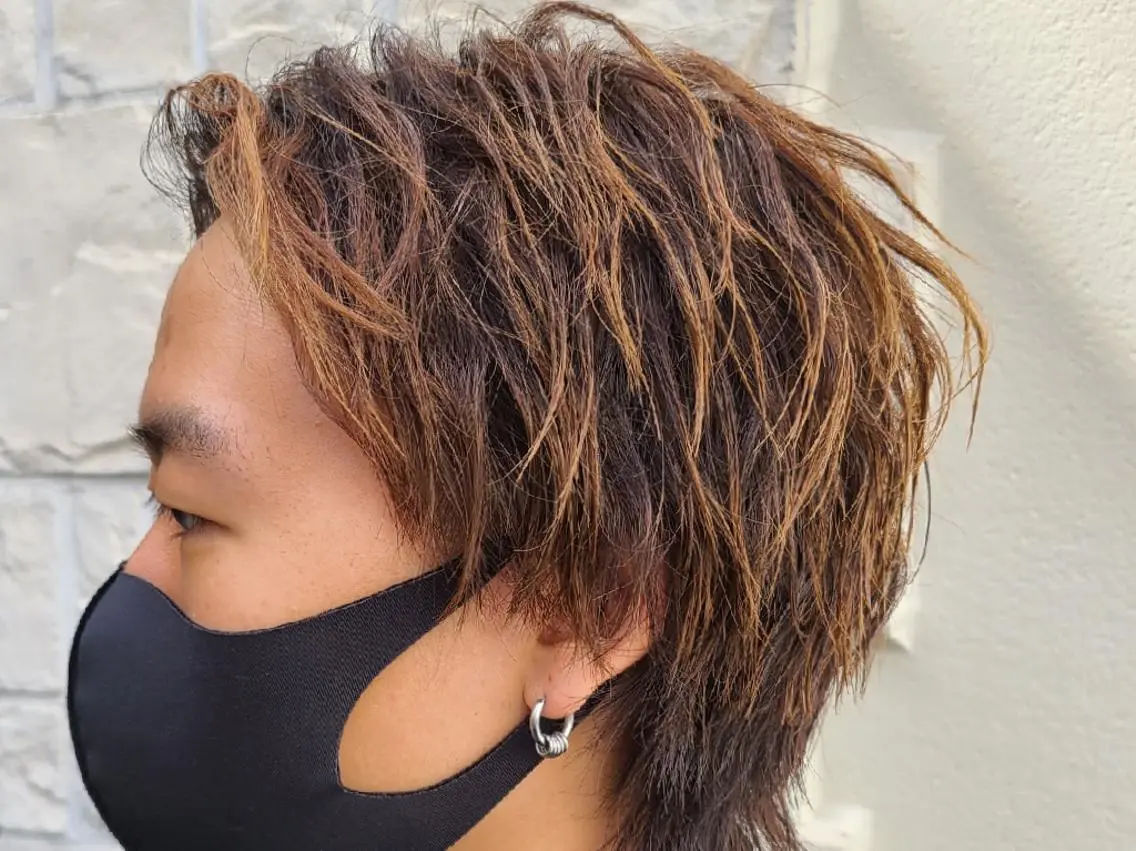 カラー メンズ センターパート メンズウルフカット ウルフカット 特殊パーマ 片山恭兵のヘアスタイル