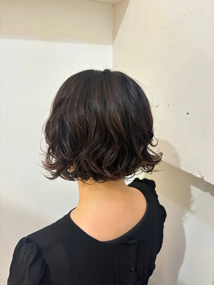 ショート パーマ ボブ 伸ばしかけ ショートヘア 🫧 nanaco🫧のヘアスタイル