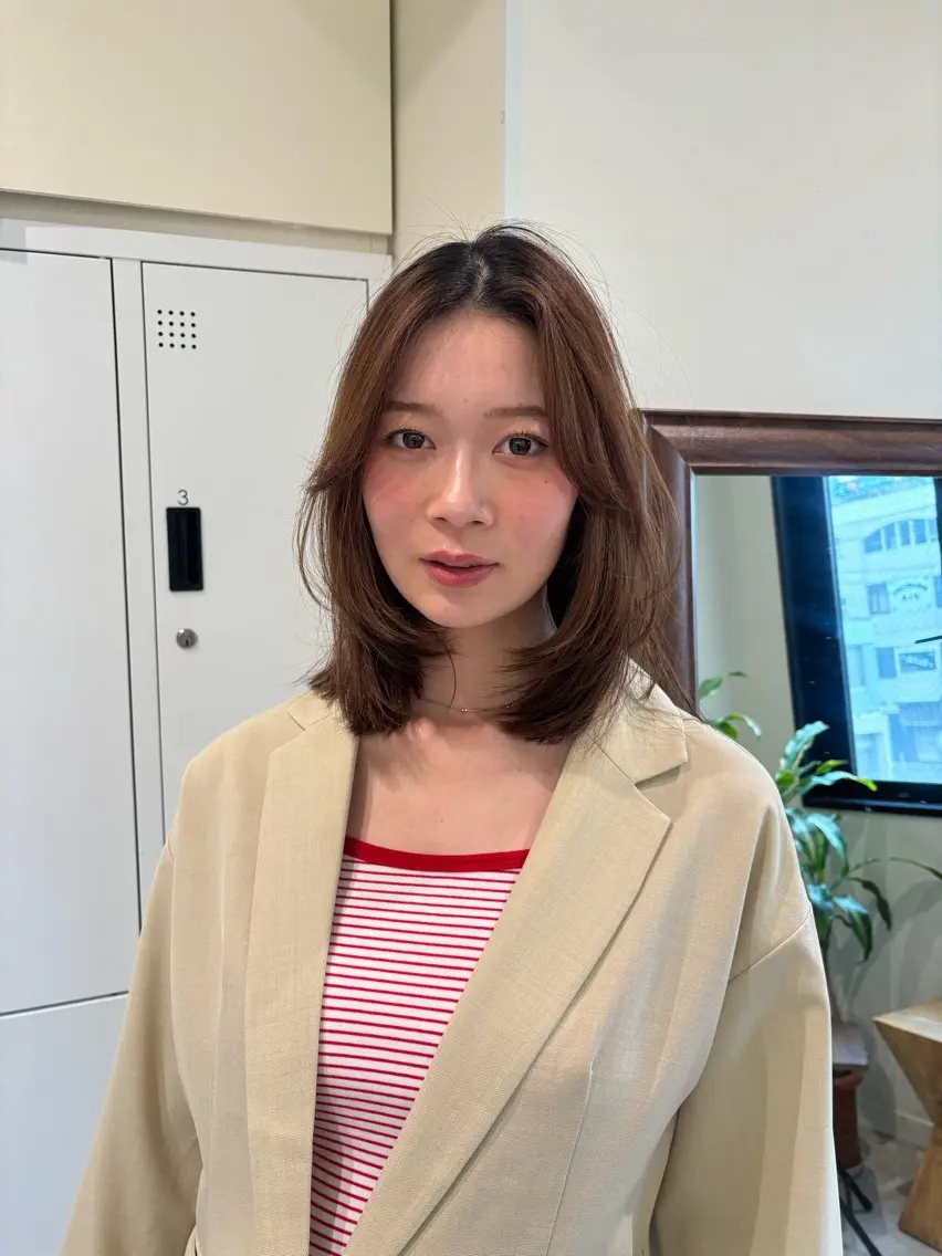 セミロング 垢抜け小顔レイヤー オリーブ/スミレのヘアスタイル