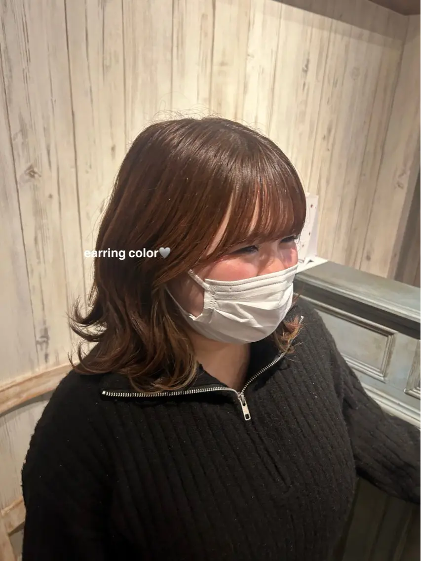 ミディアム カラー ブリーチ イヤリングカラー ヘアカラー 諸戸 龍加/カットモデルのヘアスタイル