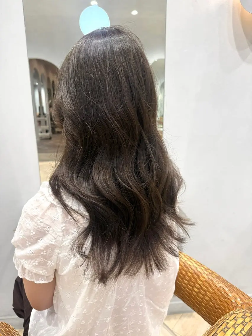 ロング カラー ヘアカラー ヒジオカ リナのヘアスタイル