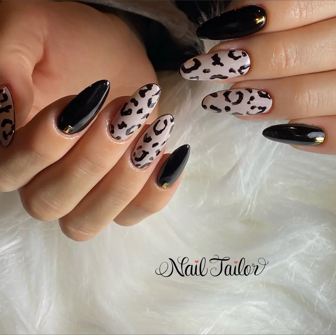 ネイル アニマル柄 ゴールド ロングネイル ワンカラーネイル ハンドネイル NailTailor ネイルテイラーのネイルデザイン