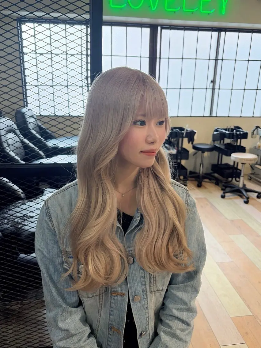 ロング ヘアカラー 💜🦋 COCONA🦋💜のヘアスタイル