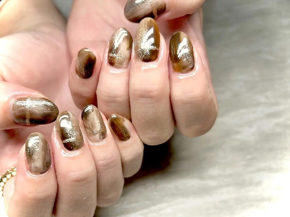 ネイル アートネイル ブラウン 入学式 ゴールド 卒業式 ハンドネイル JULIE NAILのネイルデザイン
