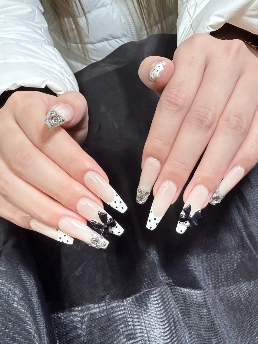 セミロング ハンドネイル Chann Channのネイルデザイン