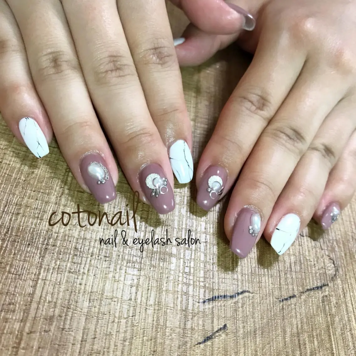 セミロング ネイル アートネイル ハンドネイル ツメトマツゲ .のネイルデザイン