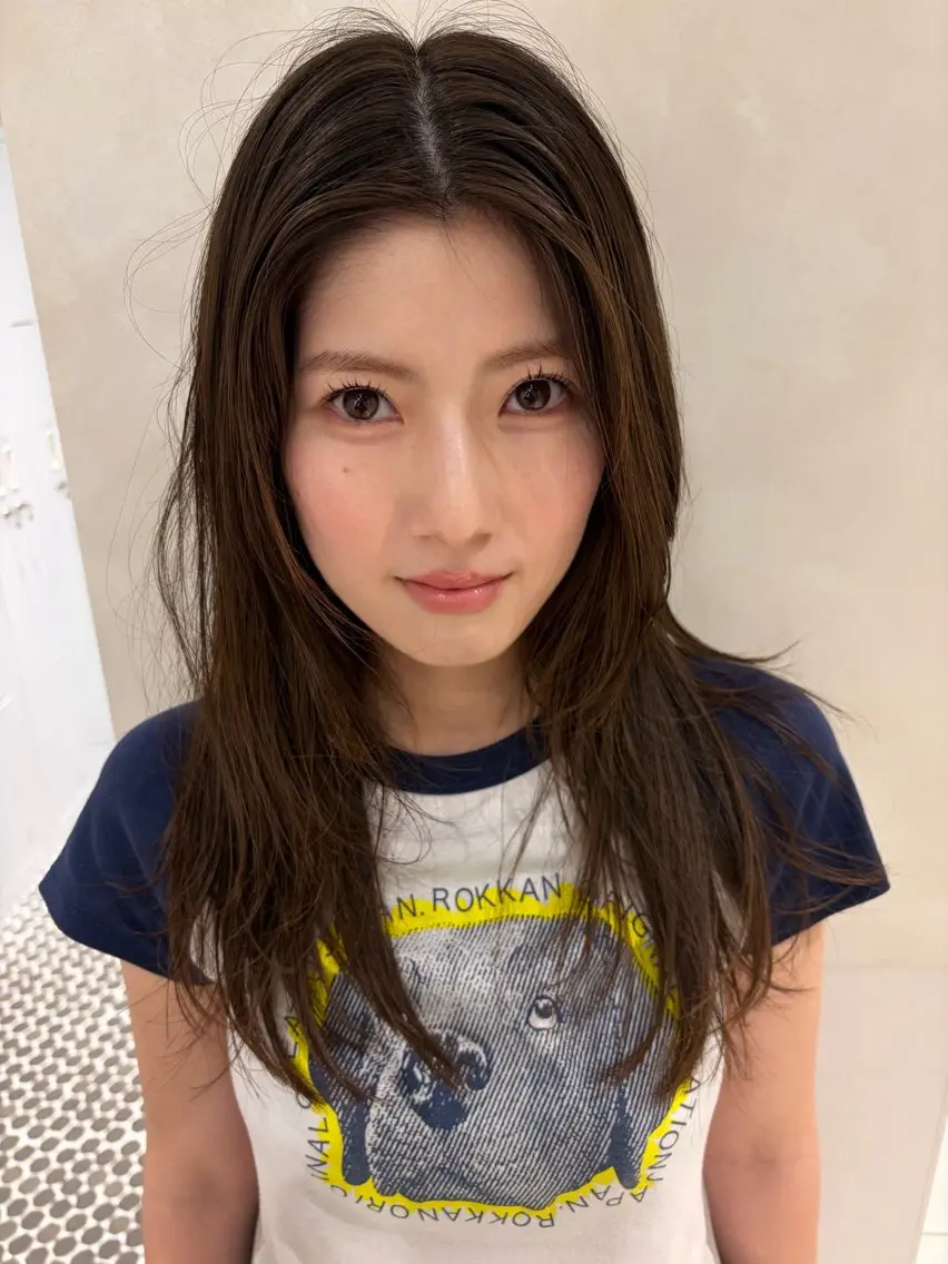 ミディアム カラー レイヤーカット カット ヘアカラー トリートメント 砂原 ひよりのヘアスタイル