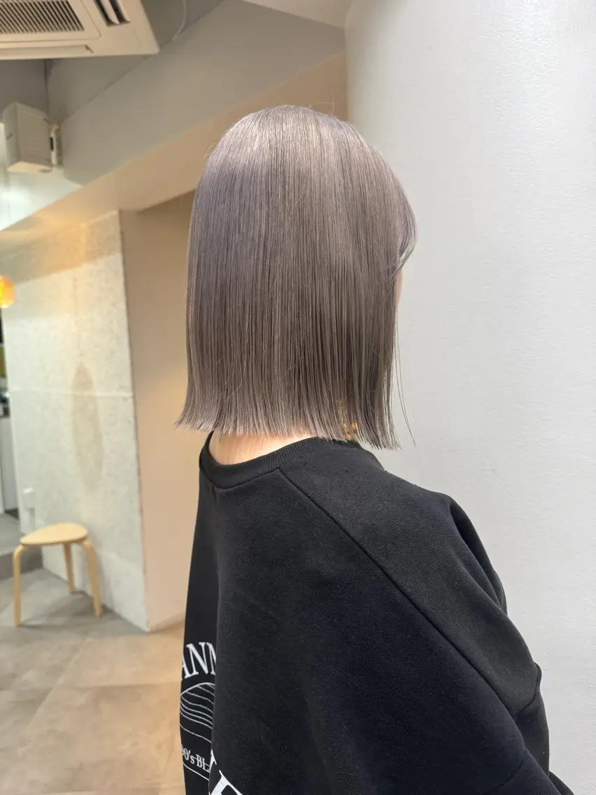 ミディアム カラー 切りっぱなしボブ レイヤー/縮毛矯正のヘアスタイル