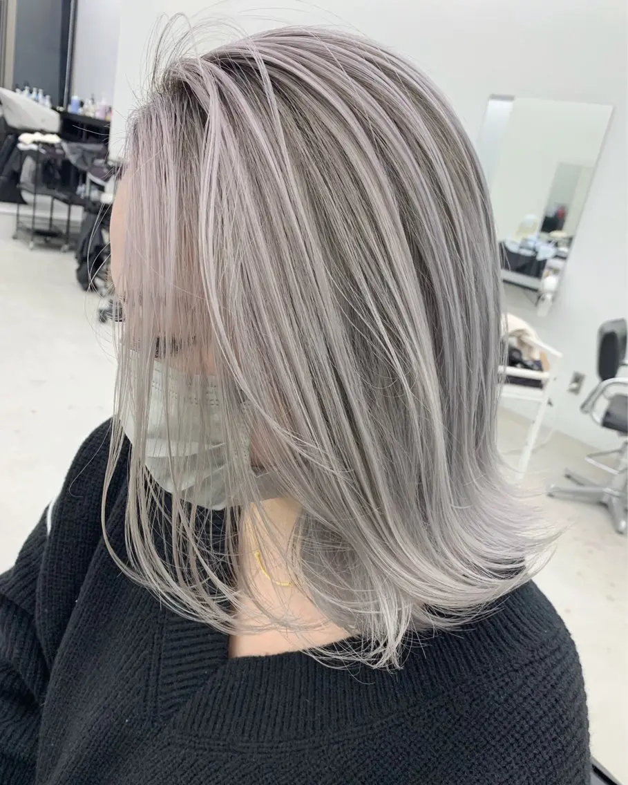 ミディアム アッシュ アッシュグレー アッシュグレージュ ボブ ハイライト 佐藤 まいらのヘアスタイル