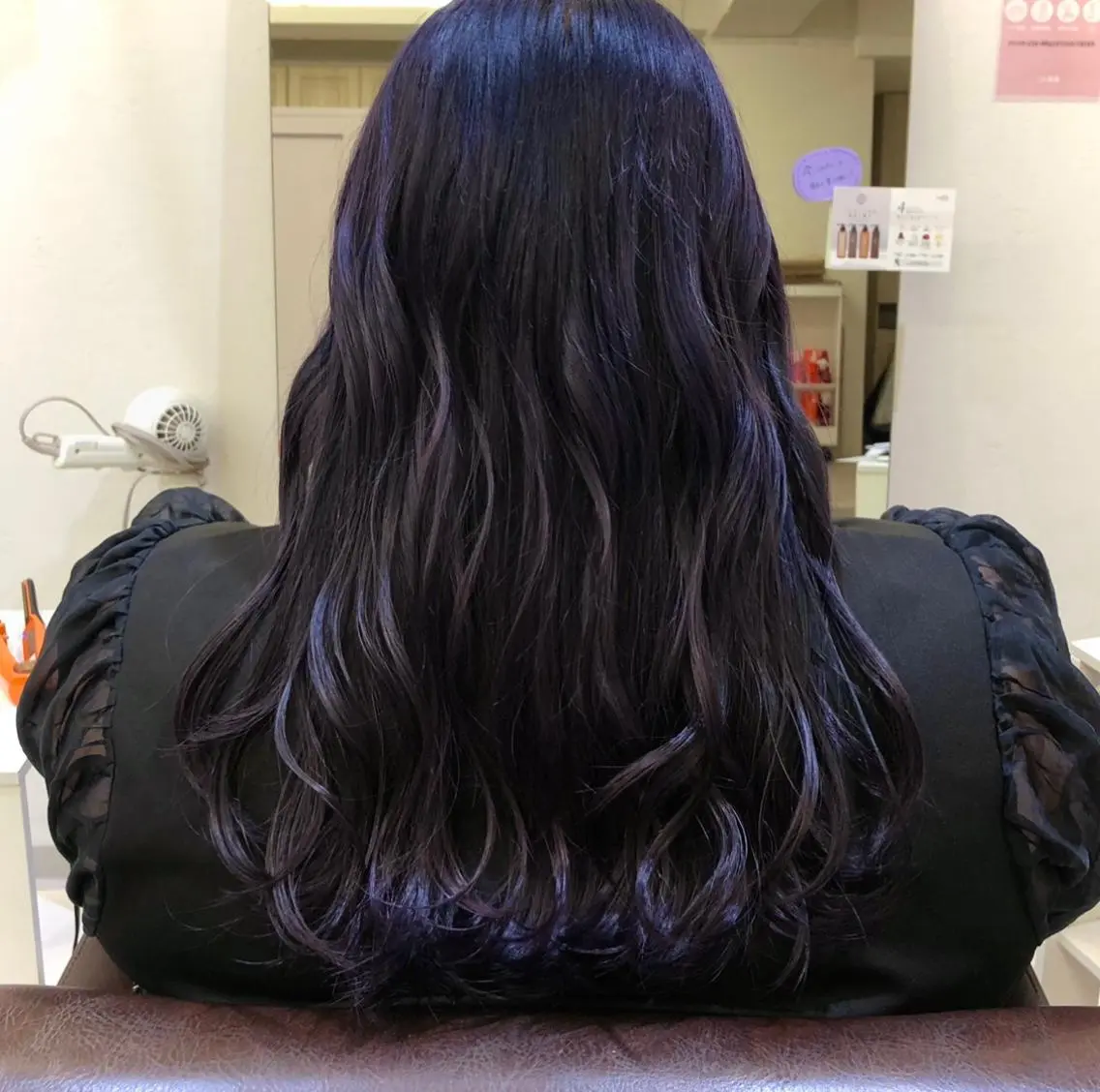 ロング カラー パープルカラー 足立 千咲のヘアスタイル