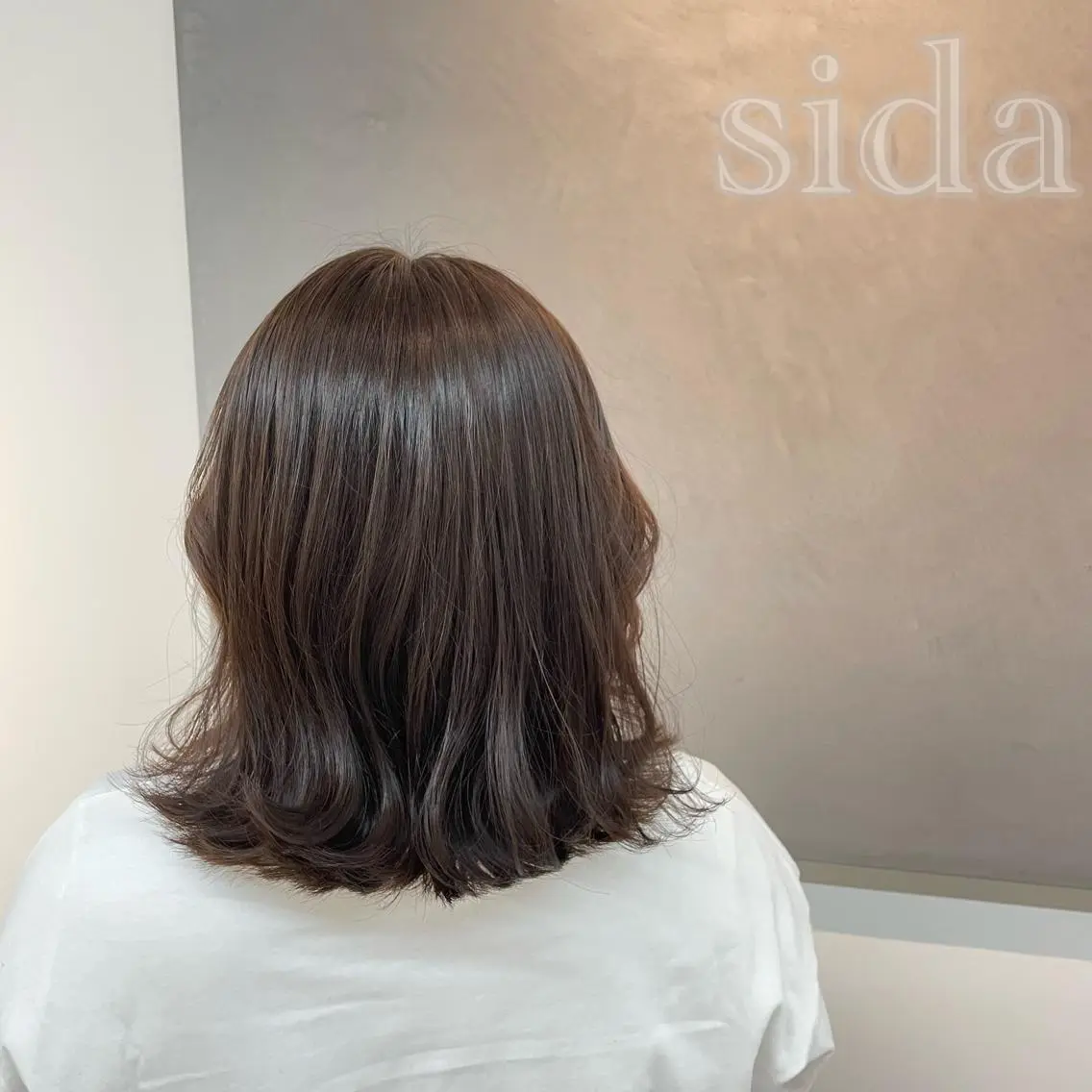 ミディアム カラー 西村 真夜のヘアスタイル