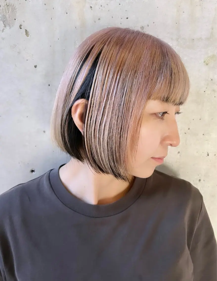 ミディアム カラー ベージュカラー ミルクティーベージュ ホワイトベージュ ボブ ヘアカラー 派手髪デザインカラー ヒロカのヘアスタイル