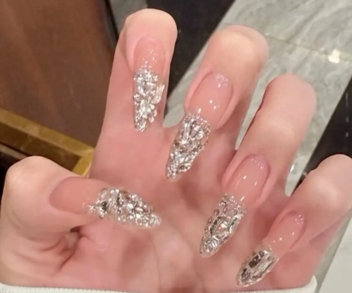 ネイル チークネイル 長さ出し フラワーネイル フレンチネイル ガーリー sun nail池袋 モデル募集のネイルデザイン