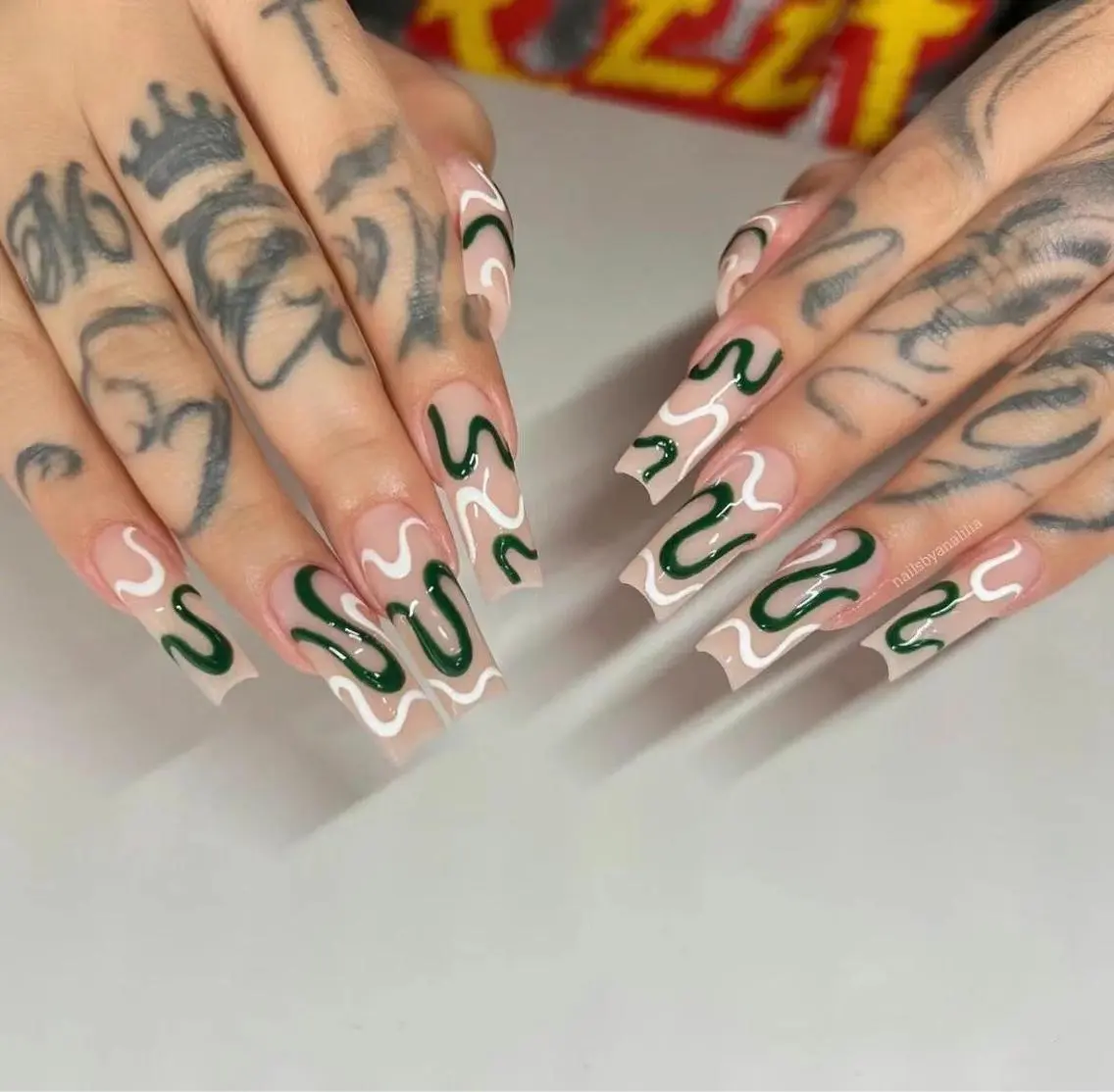 ネイル ハンドネイル MoonNail ユリ🌸のネイルデザイン