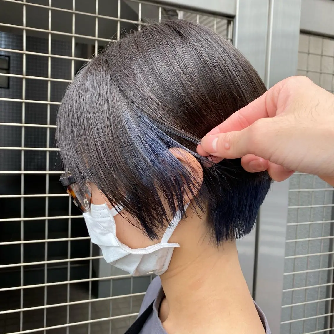 ショート カラー インナーカラー レイヤーカット/ 前髪顔周りカットのヘアスタイル