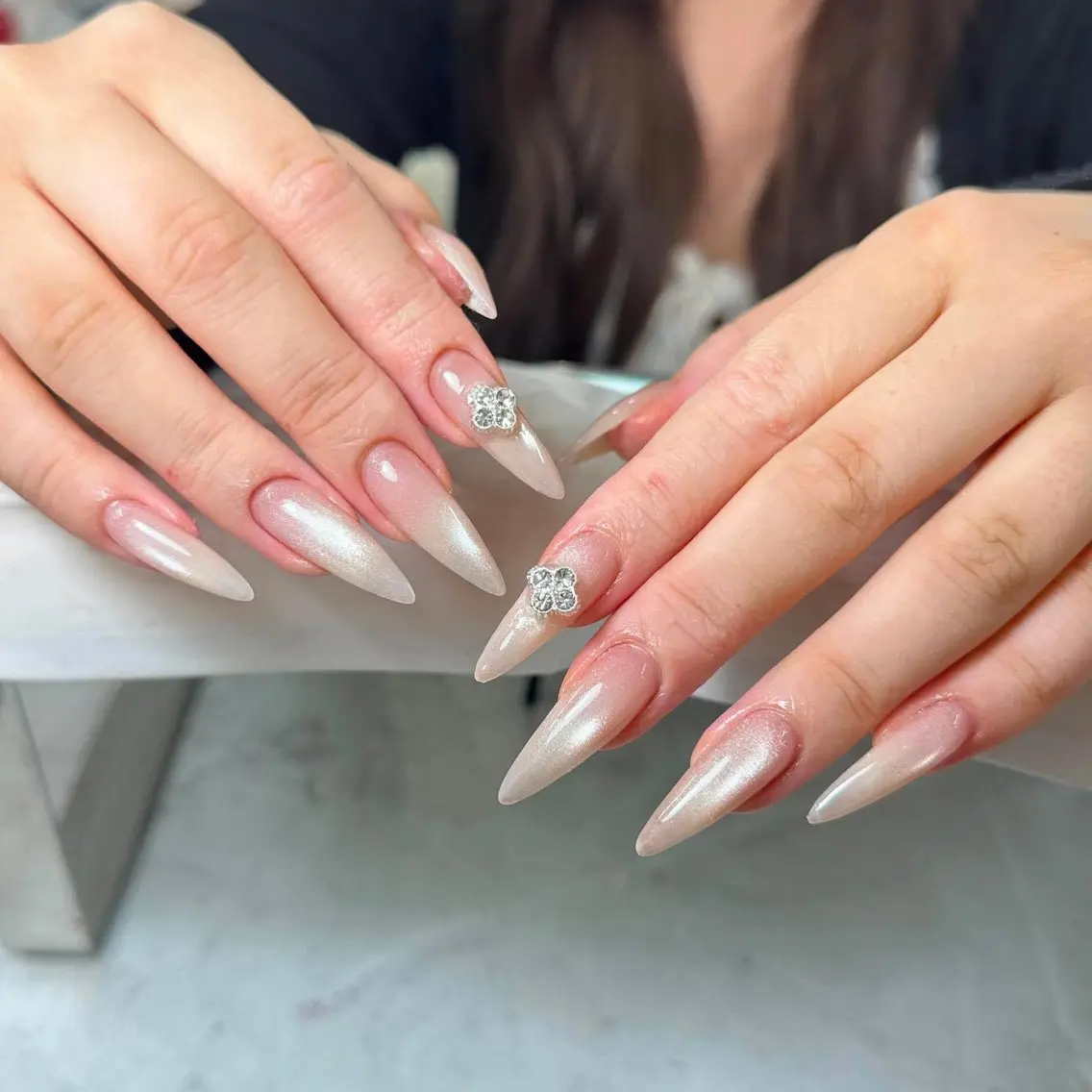 ネイル フレンチネイル ガーリー ガラスフレンチ 氷ネイル・うるうるネイル キラキラネイル ハンドネイル JOSIE nail studioのネイルデザイン
