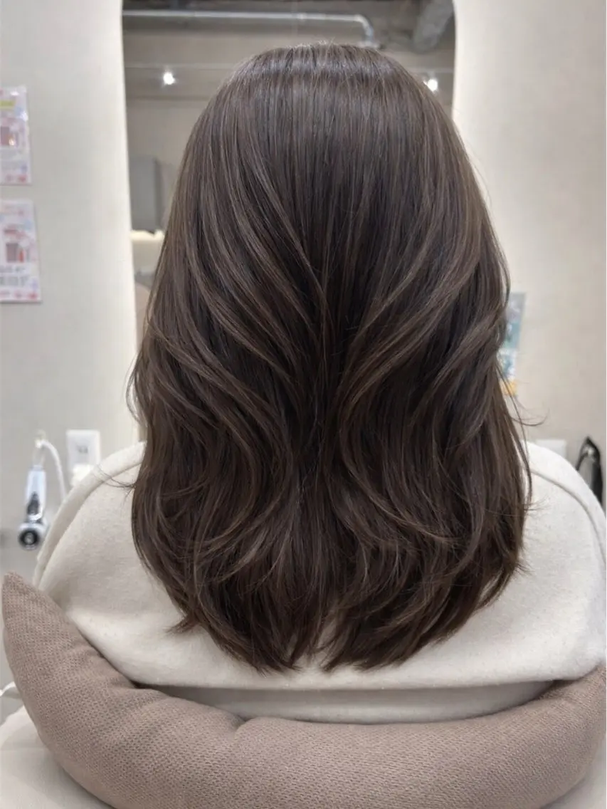 似合わせカット+ツヤカラー+頭皮回復へッドスパ¥ ¥ 14900→ ¥8900の写真