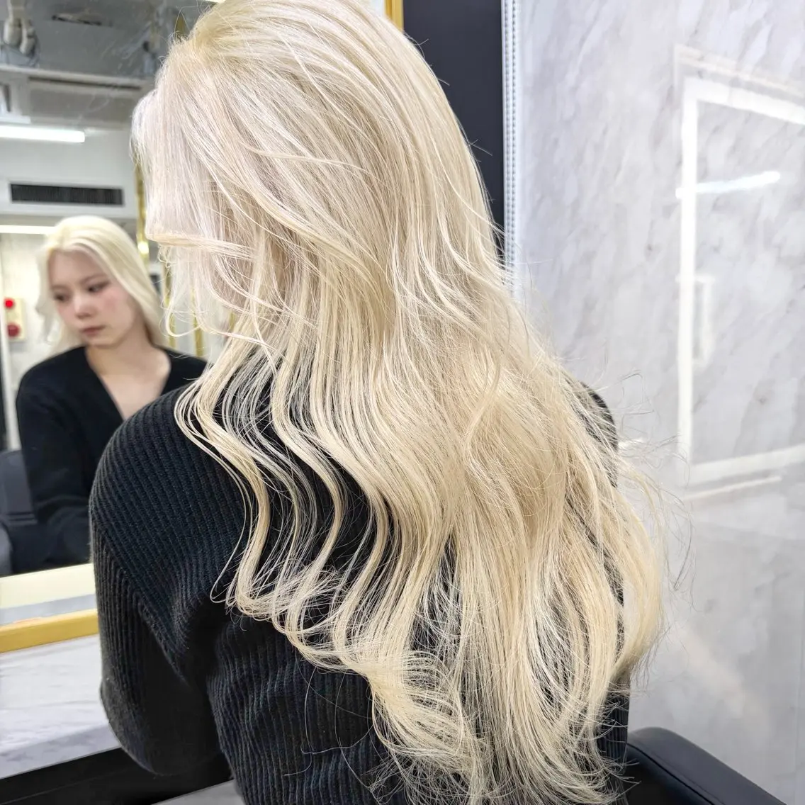 ロング カラー シールエクステ ハイトーンカラー エクステ ヘアカラー シールエクステ特化 ハイトーン、NANAのヘアスタイル