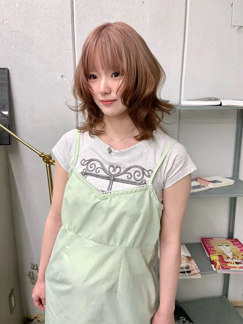 ショート カラー 顔周りカット カット ヘアカラー トリートメント YUUNA ハイトーンカラーのヘアスタイル