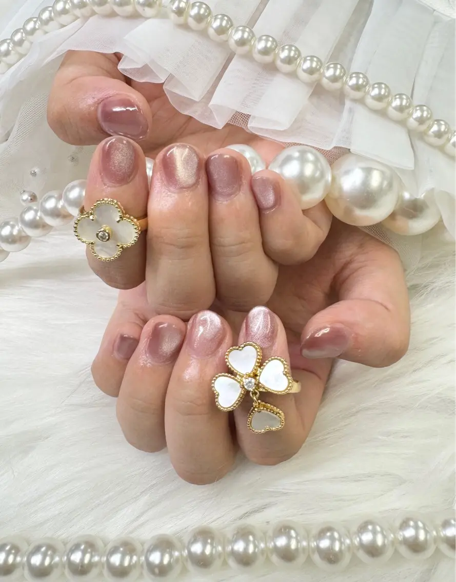 ネイル アートネイル フレンチネイル ジェルネイル ガラスフレンチ グラデーション Queeens nailのネイルデザイン