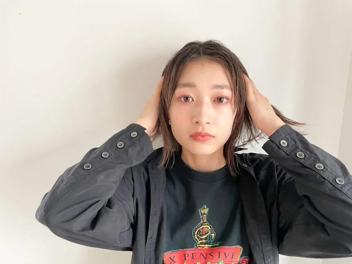 ミディアム カラー パーマ アディクシーカラー ブリーチ ブロンド ブルーカラー ハイライトカラー カット ヘアカラー トリートメント CEINE PATHのヘアスタイル